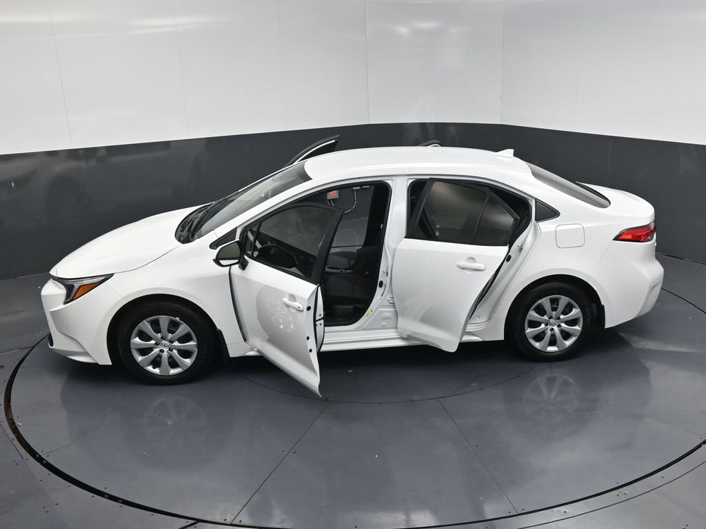 Used 2025 Toyota Corolla LE image 25