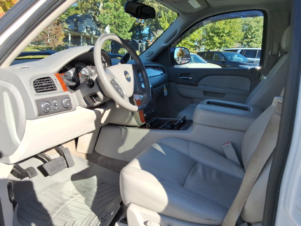Used 2014 Chevrolet Tahoe LTZ AWD/4WD image 23