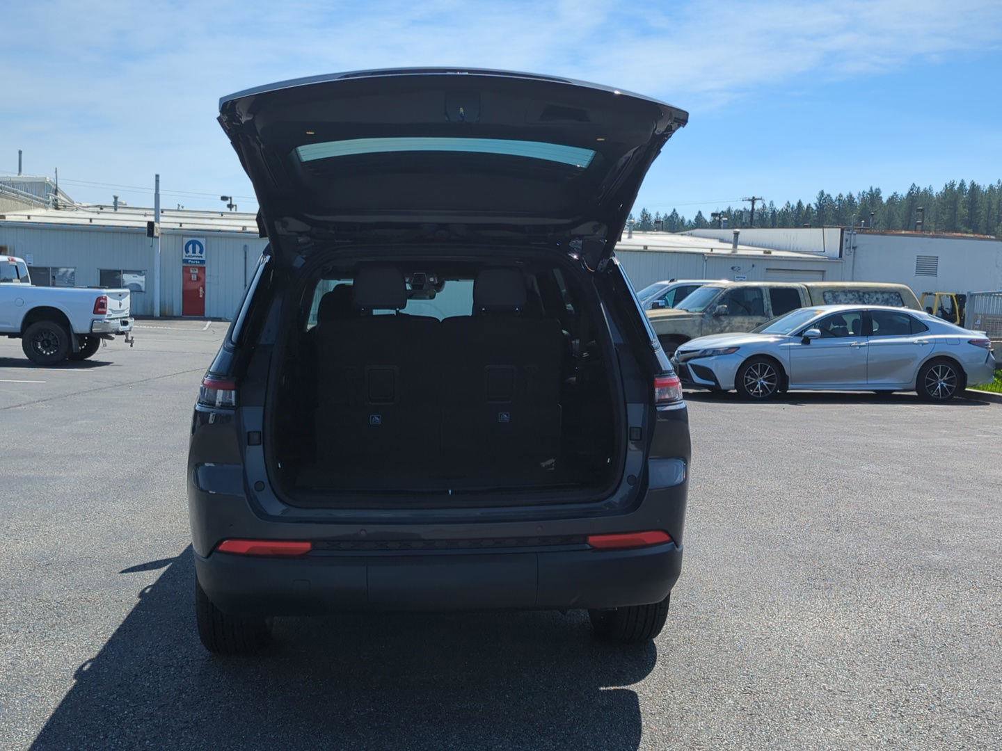 New 2025 Jeep Grand Cherokee L Altitude image 6