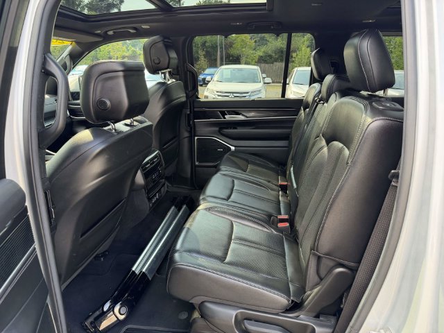 Used 2022 Jeep Wagoneer Series I w/ Convenience Group I AWD/4WD image 15