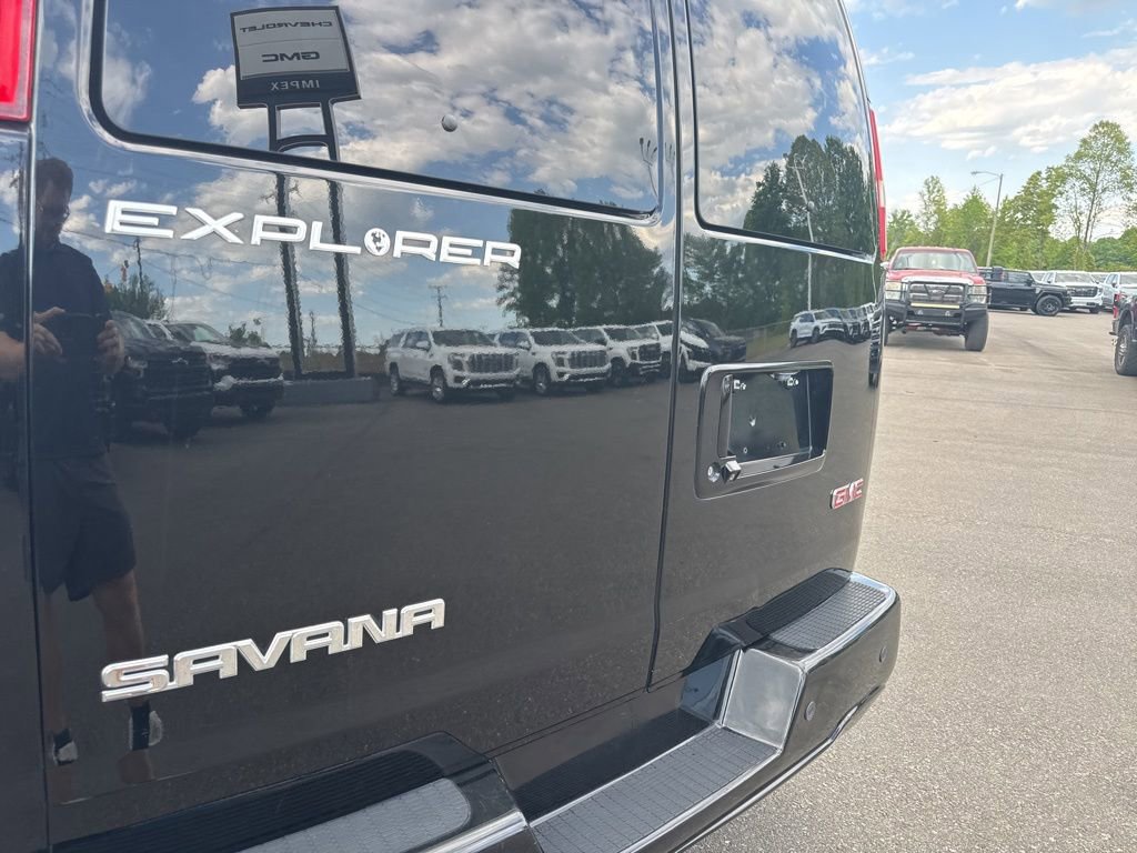 Used 2017 GMC Savana 2500 Extended RWD image 30