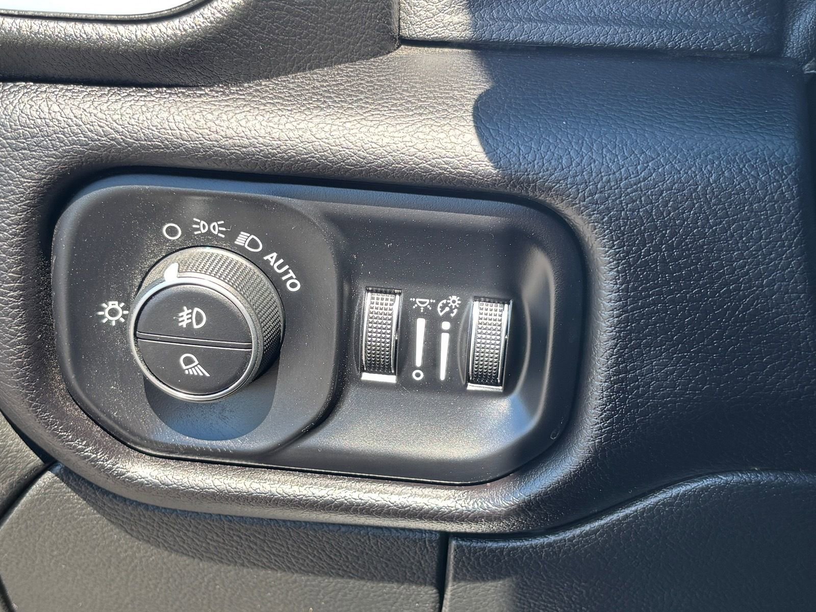 Used 2024 RAM 2500 Laramie w/ Safety Group image 34