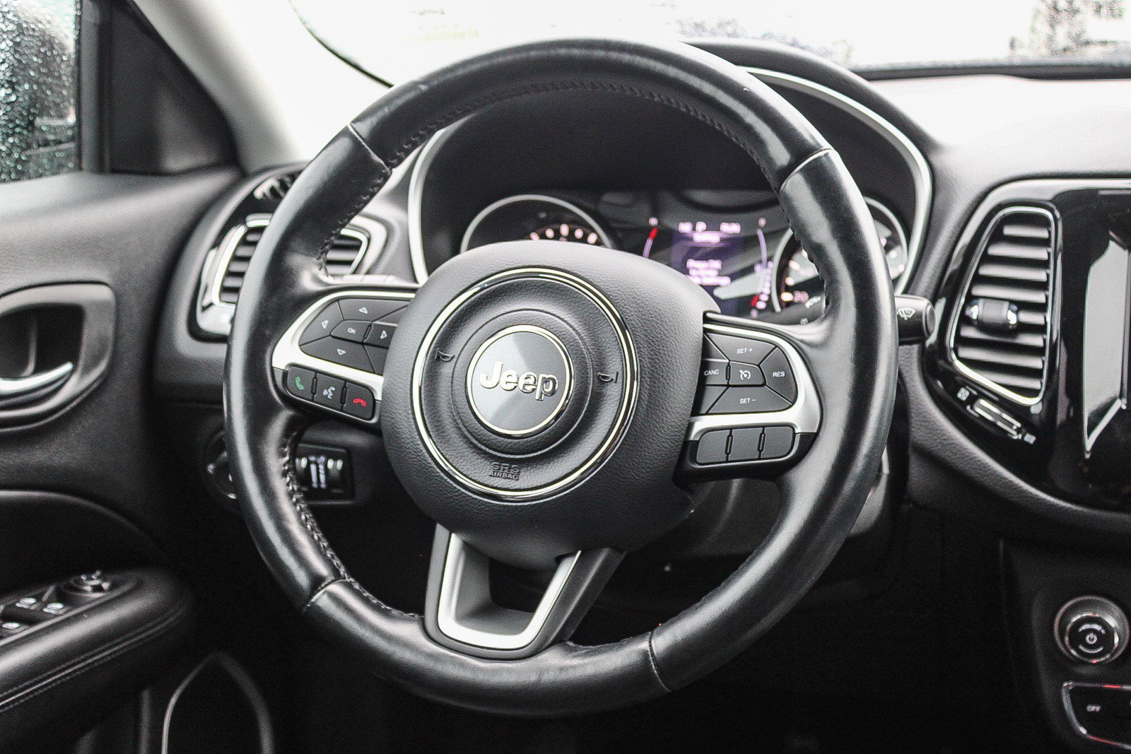 Used 2020 Jeep Compass Latitude image 16