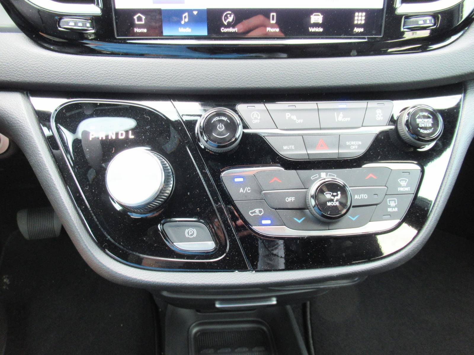 New 2026 Chrysler Voyager LX FWD image 25