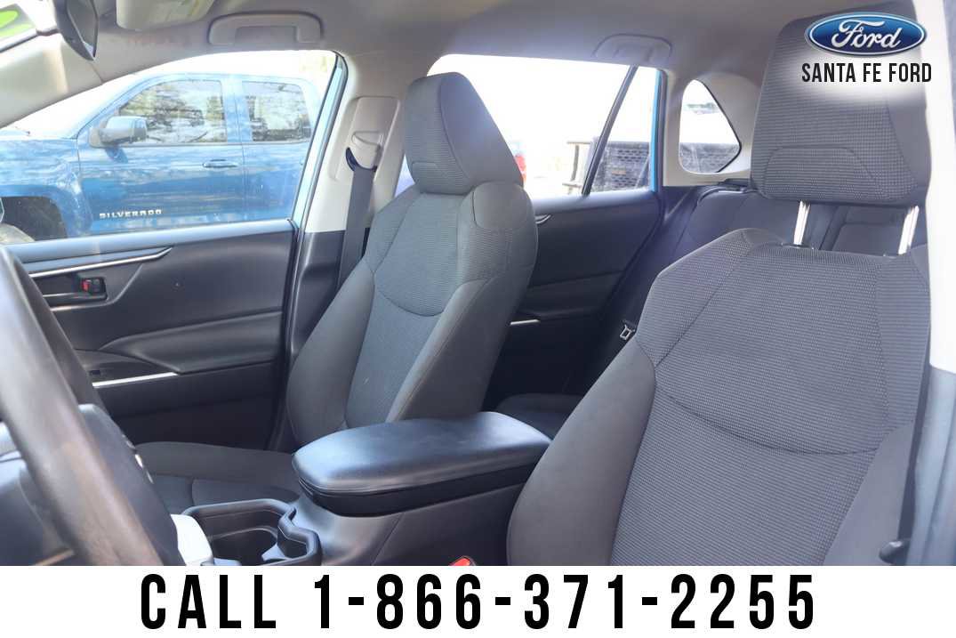 Used 2019 Toyota RAV4 LE FWD image 11