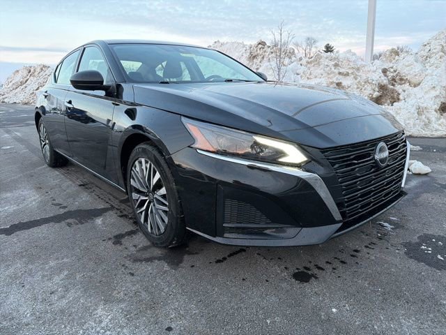 Used 2024 Nissan Altima 2.5 SV image 1