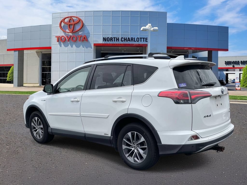 Used 2018 Toyota RAV4 XLE w/ Convenience Package AWD/4WD image 4