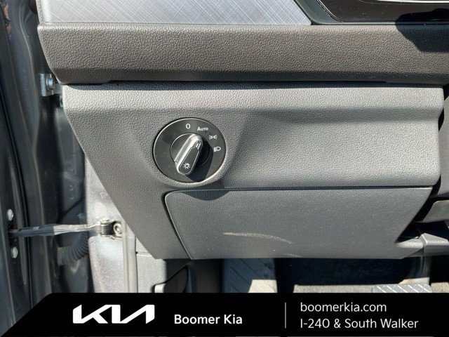 Used 2024 Volkswagen Jetta SE image 18