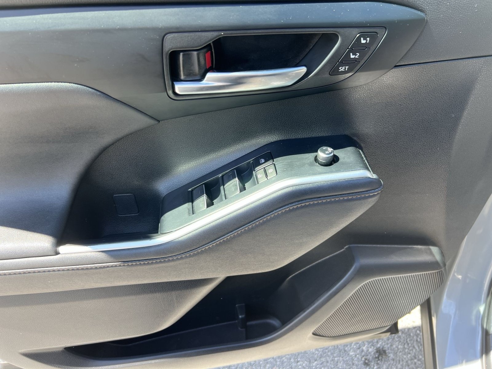 Used 2023 Toyota Highlander Bronze Edition FWD image 15
