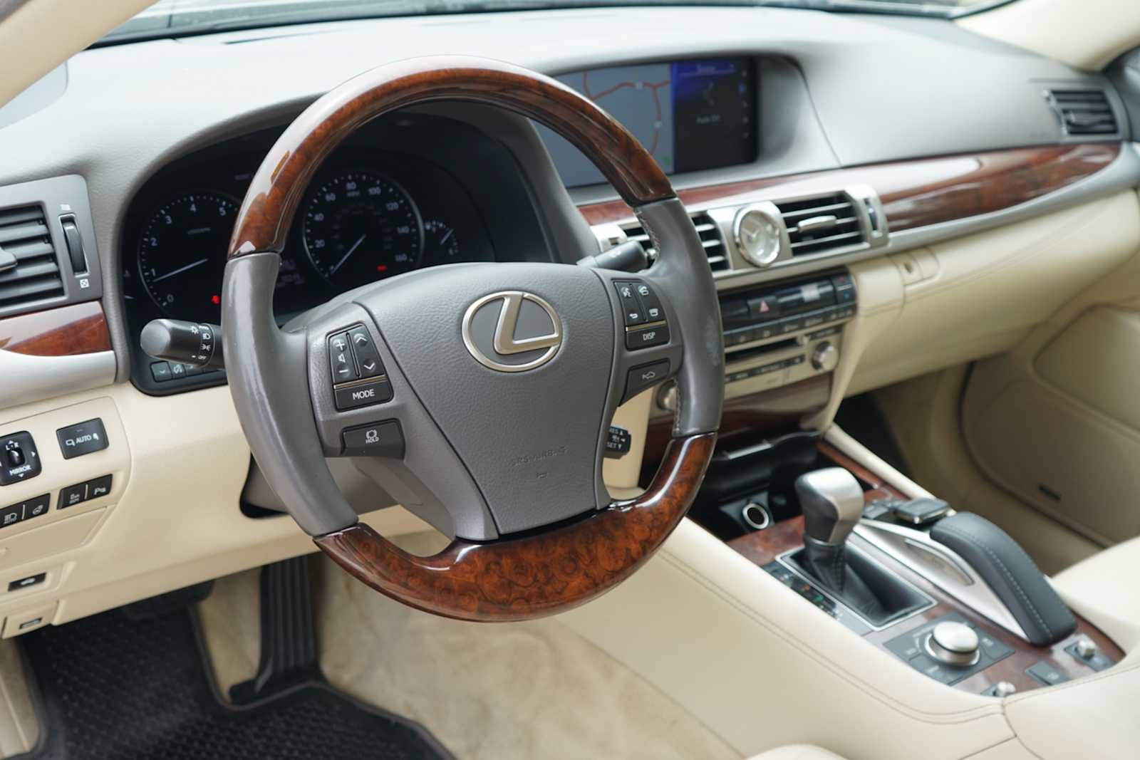 Used 2017 Lexus LS 460 w/ Comfort Package RWD image 7