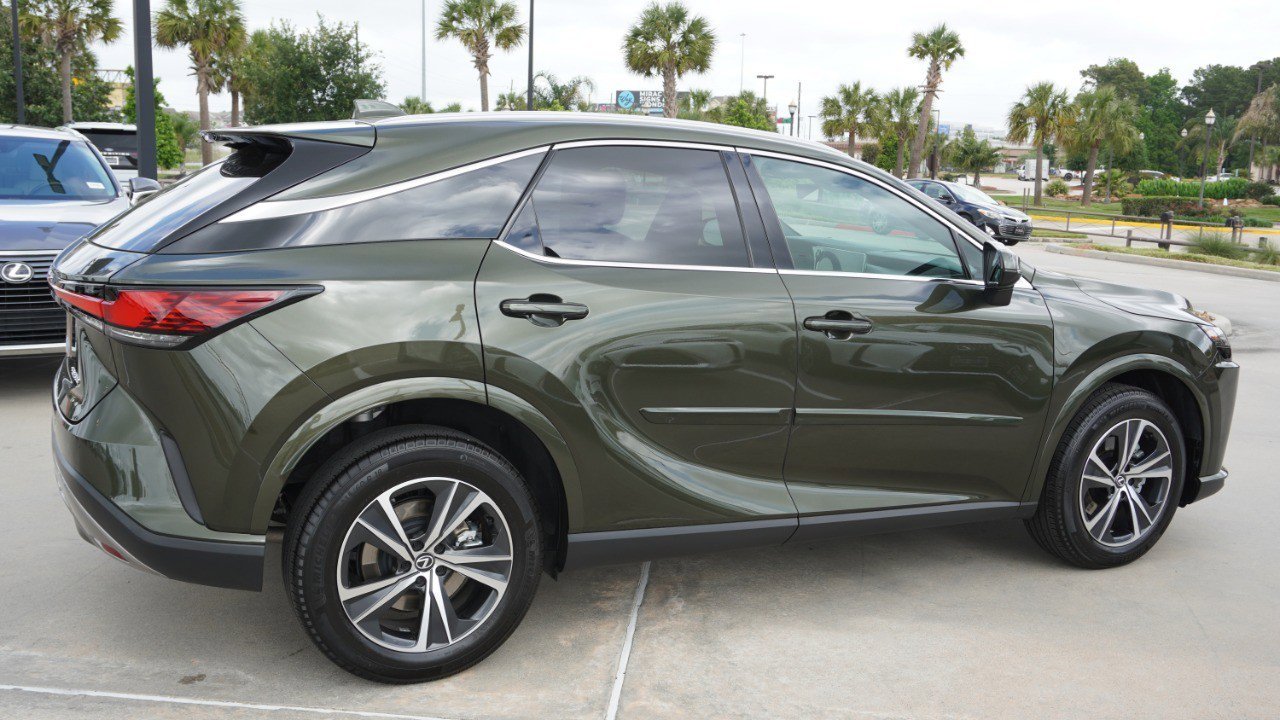 Used 2023 Lexus RX 350 Premium w/ Cold Area Package FWD image 4