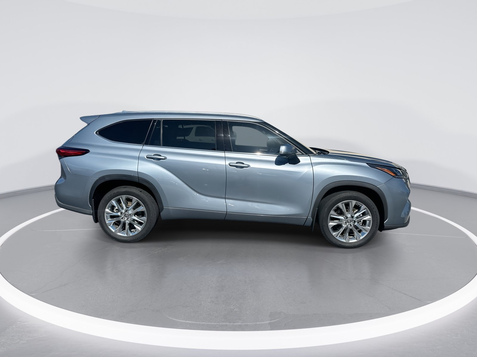 Used 2024 Toyota Highlander Limited FWD image 10