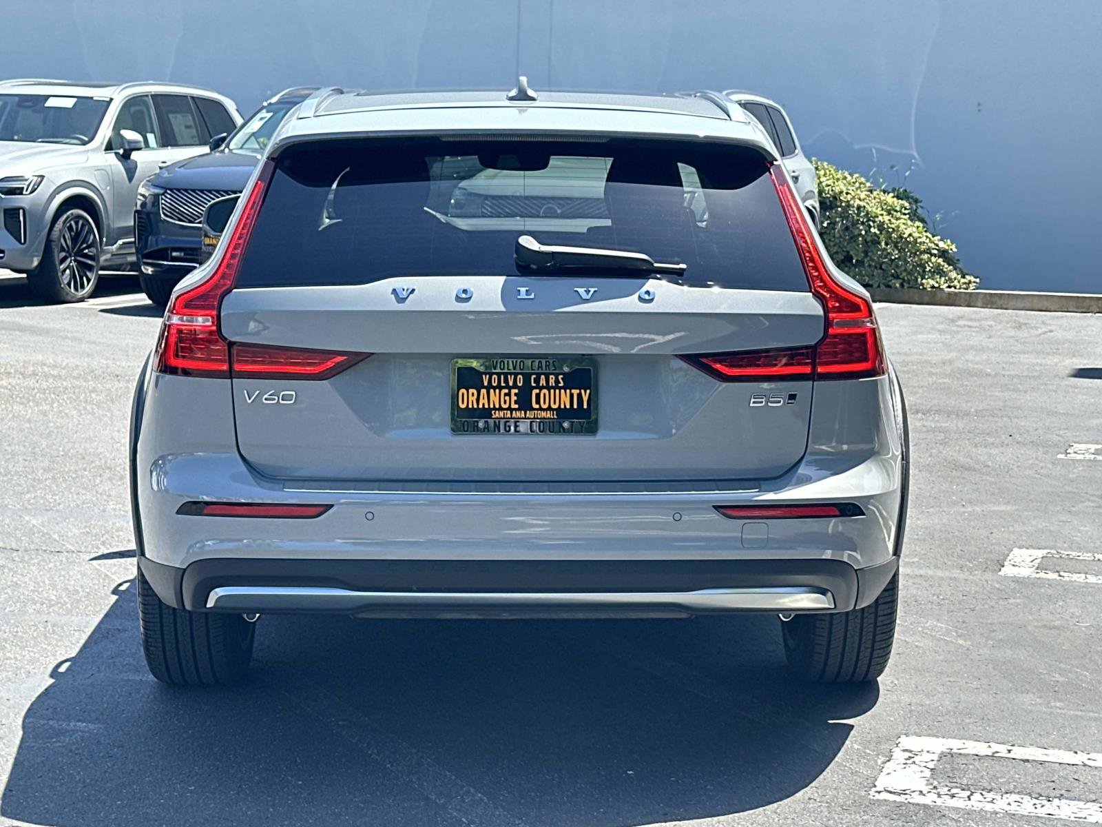Used 2025 Volvo V60 B5 Cross Country Plus AWD/4WD image 6