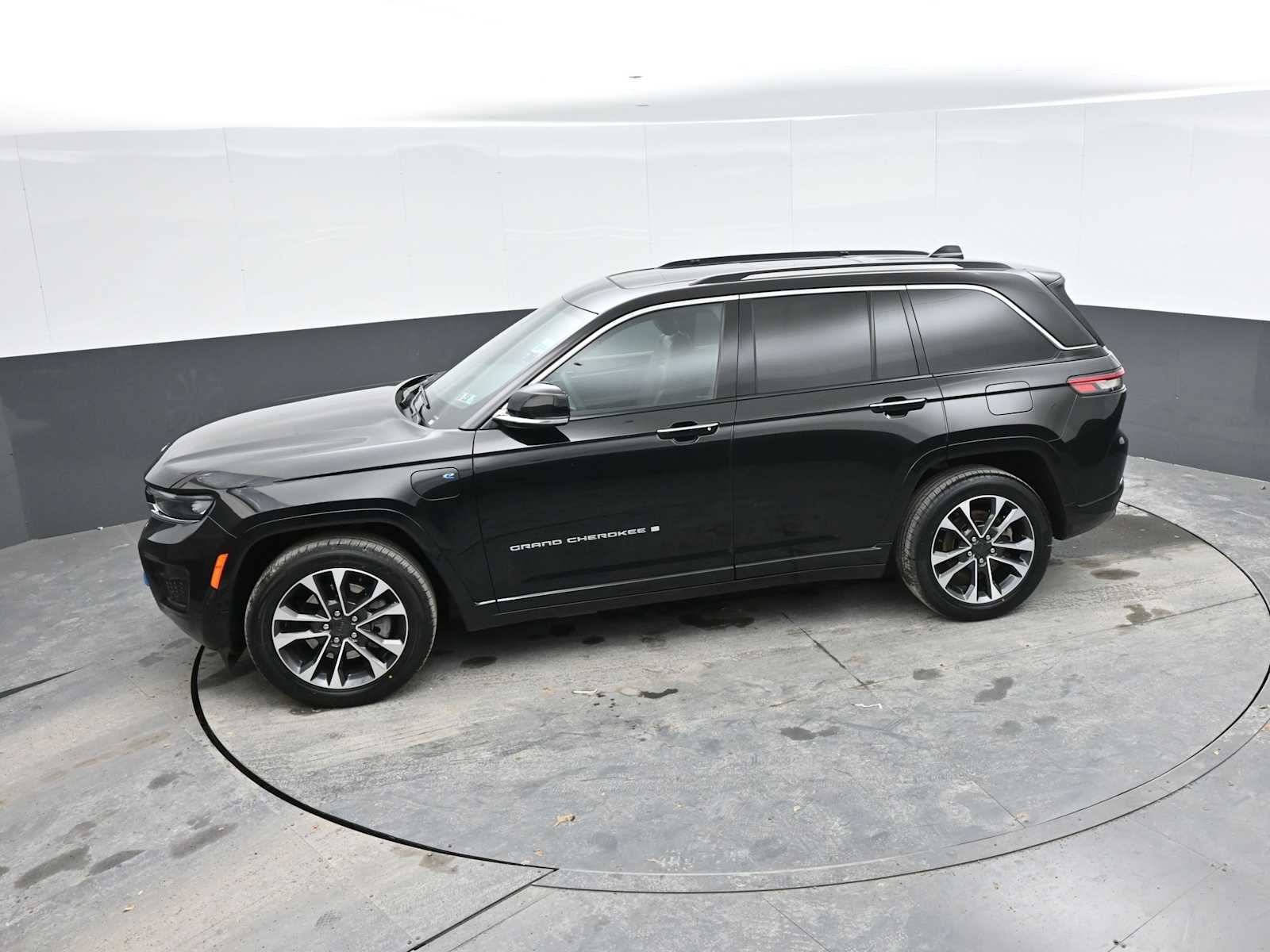 Used 2023 Jeep Grand Cherokee Overland image 27