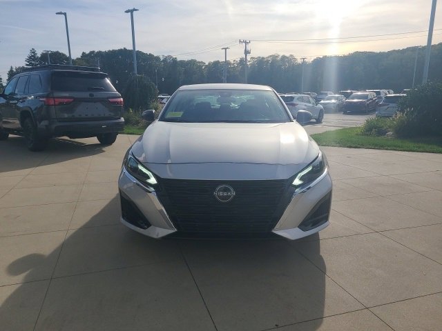 Used 2024 Nissan Altima 2.5 SV image 2