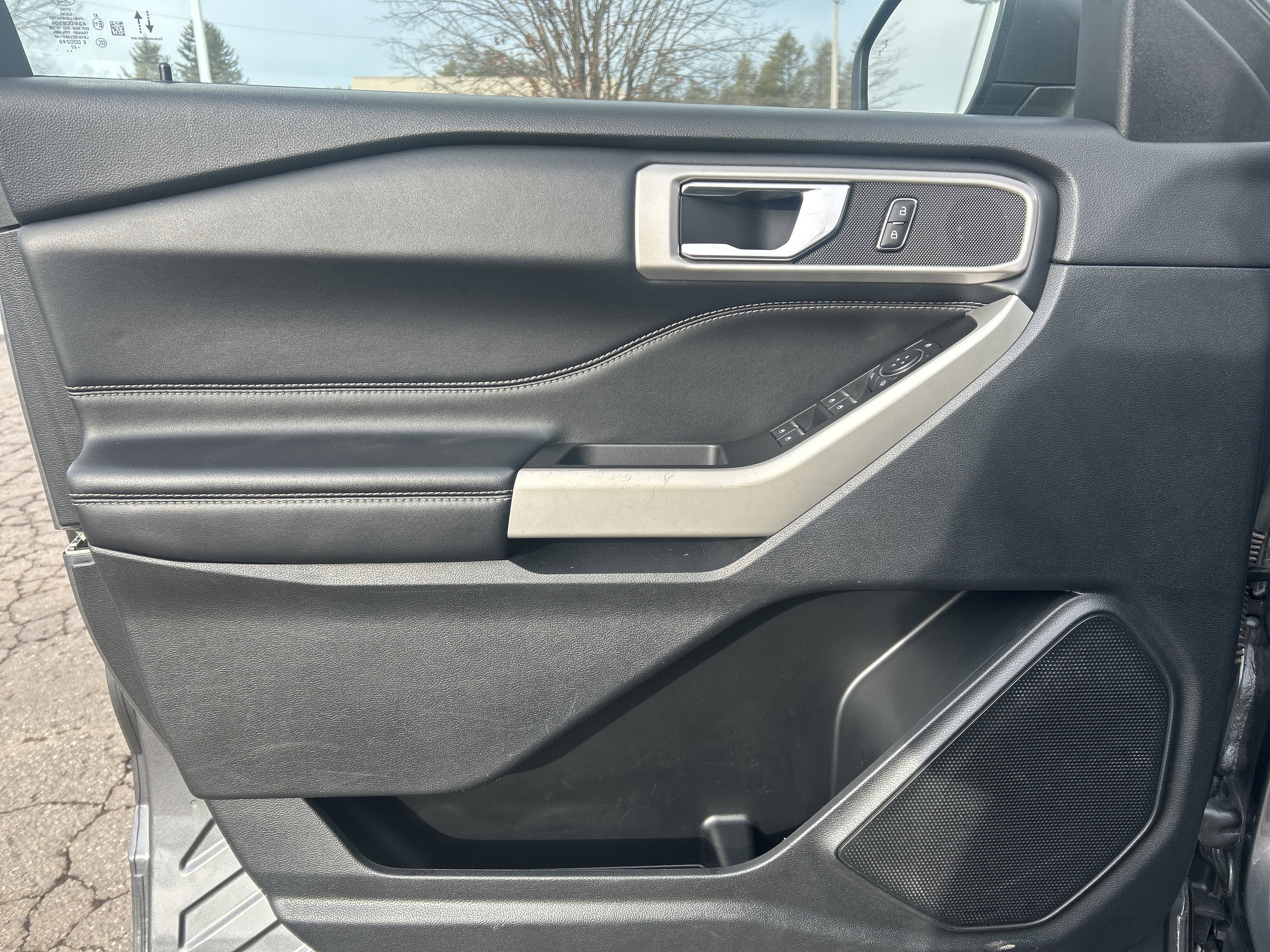 Certified 2022 Ford Explorer XLT w/ Equipment Group 202A image 15