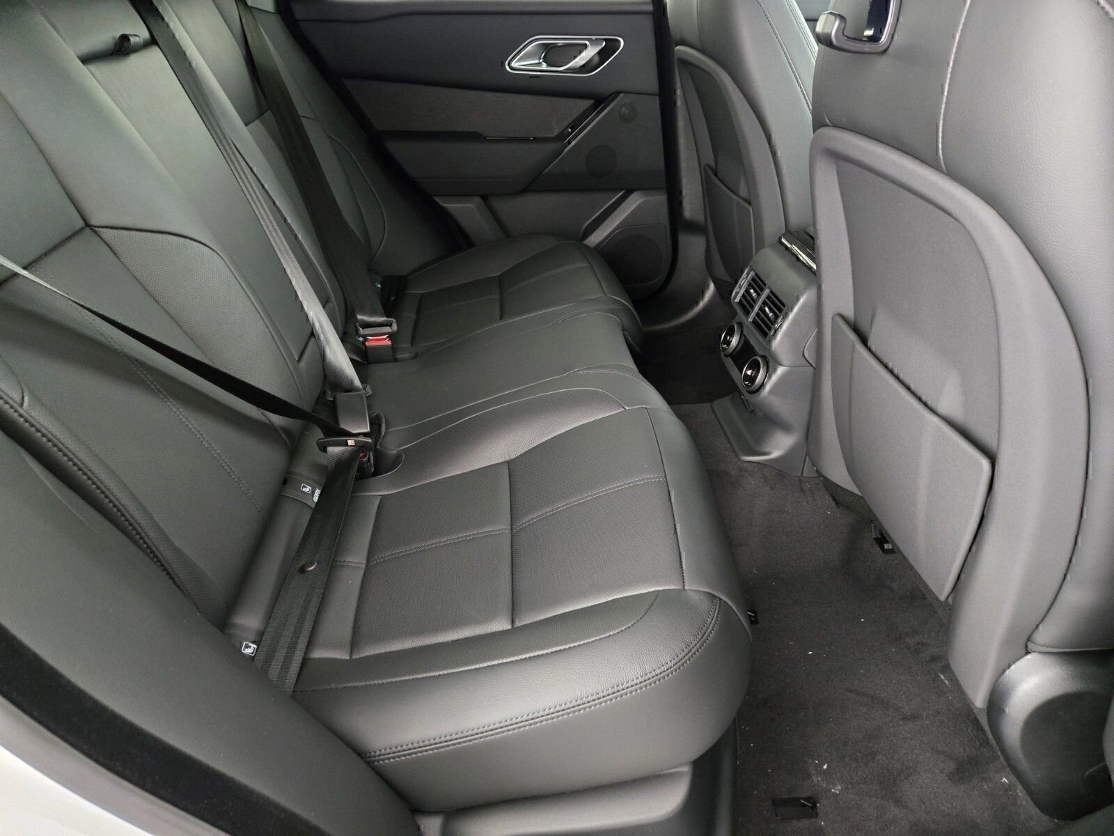 New 2026 Land Rover Range Rover Velar Dynamic SE image 17