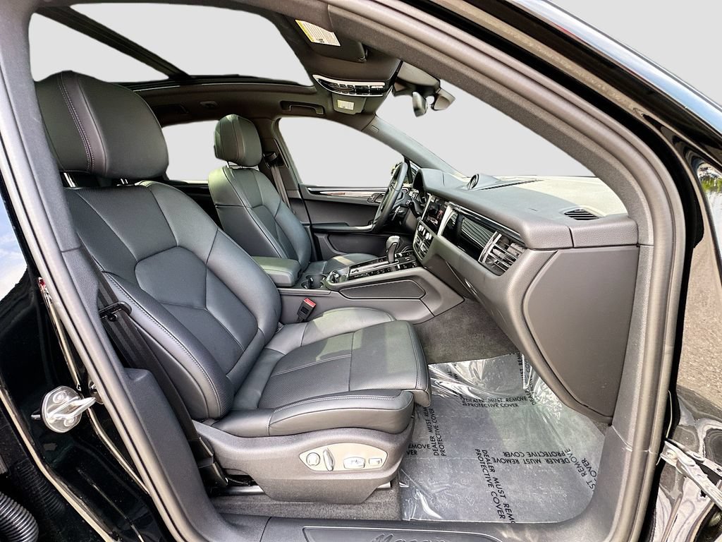 Certified 2026 Porsche Macan AWD/4WD image 30