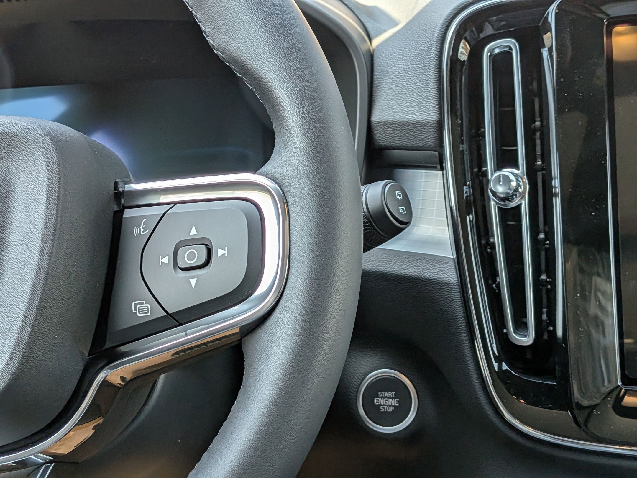 New 2026 Volvo XC40 B5 Ultra w/ Climate Package image 18