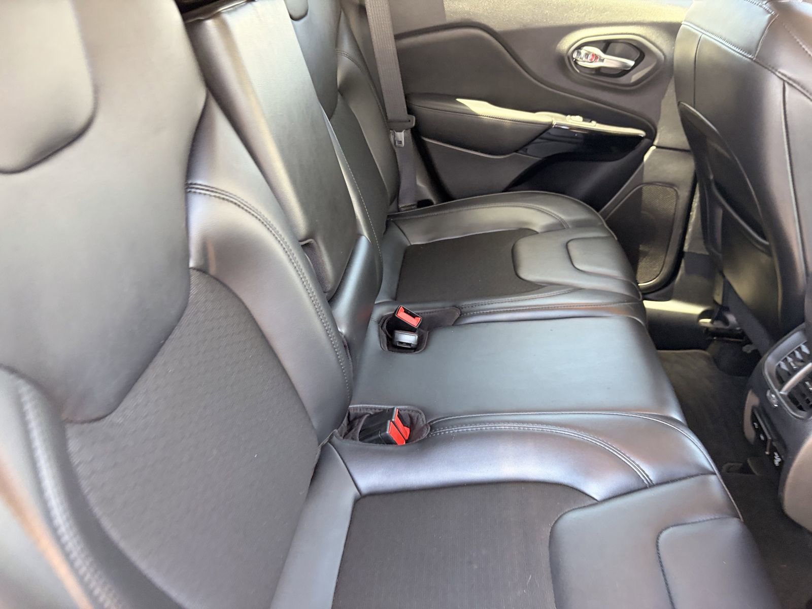 Used 2020 Jeep Cherokee Latitude Plus FWD image 12