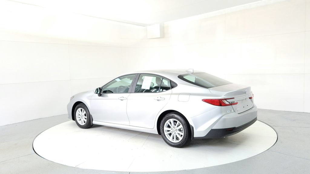 Used 2025 Toyota Camry LE AWD/4WD image 4