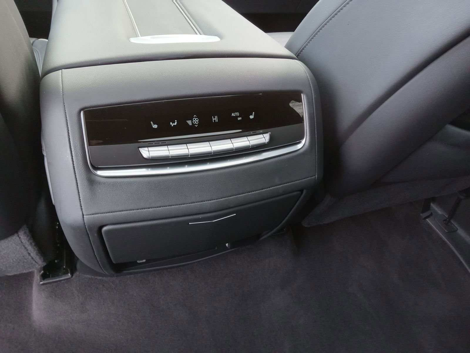 Certified 2024 Cadillac Escalade Premium Luxury image 26