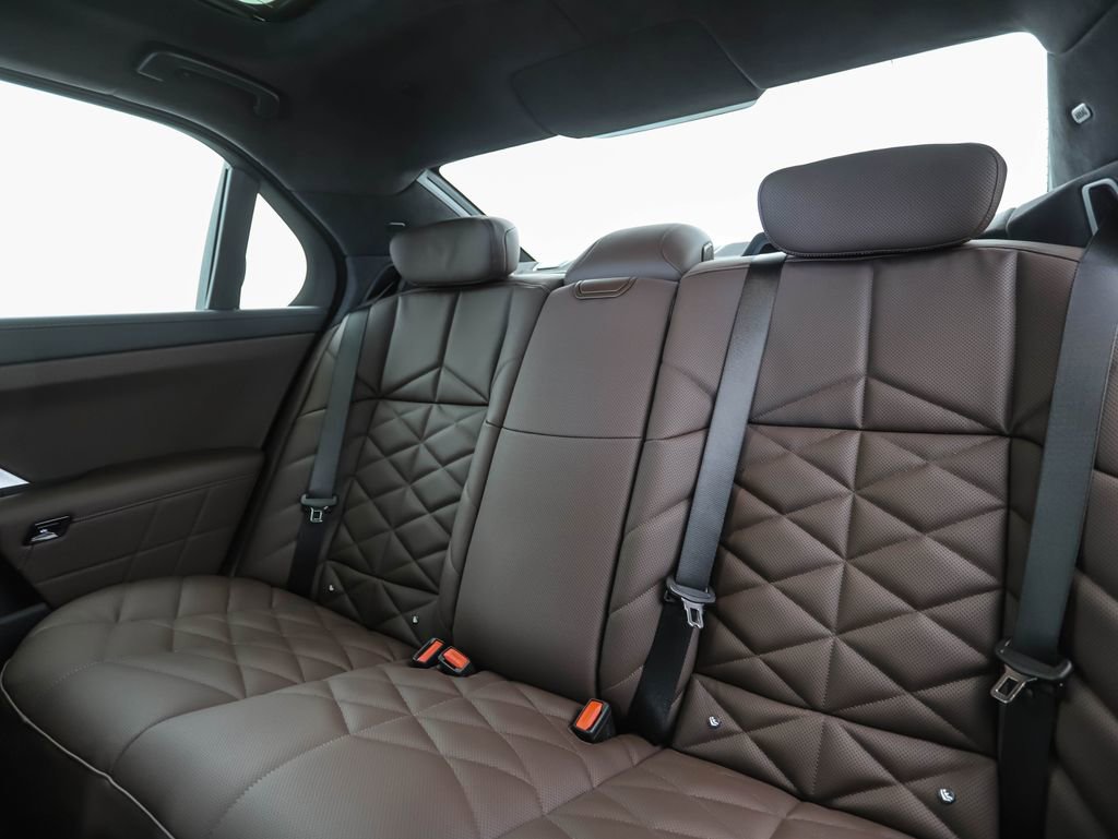 New 2026 BMW 740i xDrive w/ Premium Package image 24