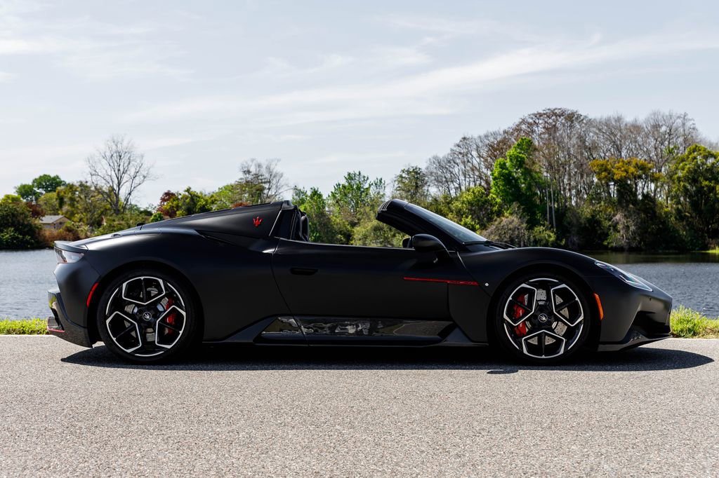 Used 2023 Maserati MC20 Spyder image 2