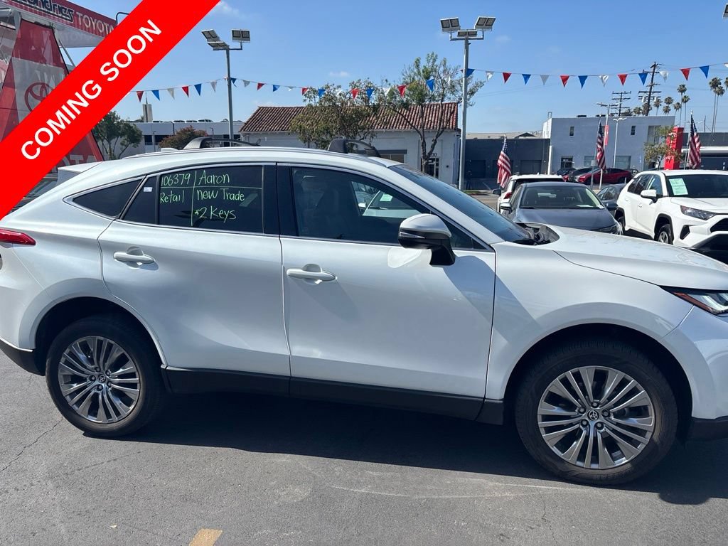 Used 2024 Toyota Venza XLE AWD/4WD image 3