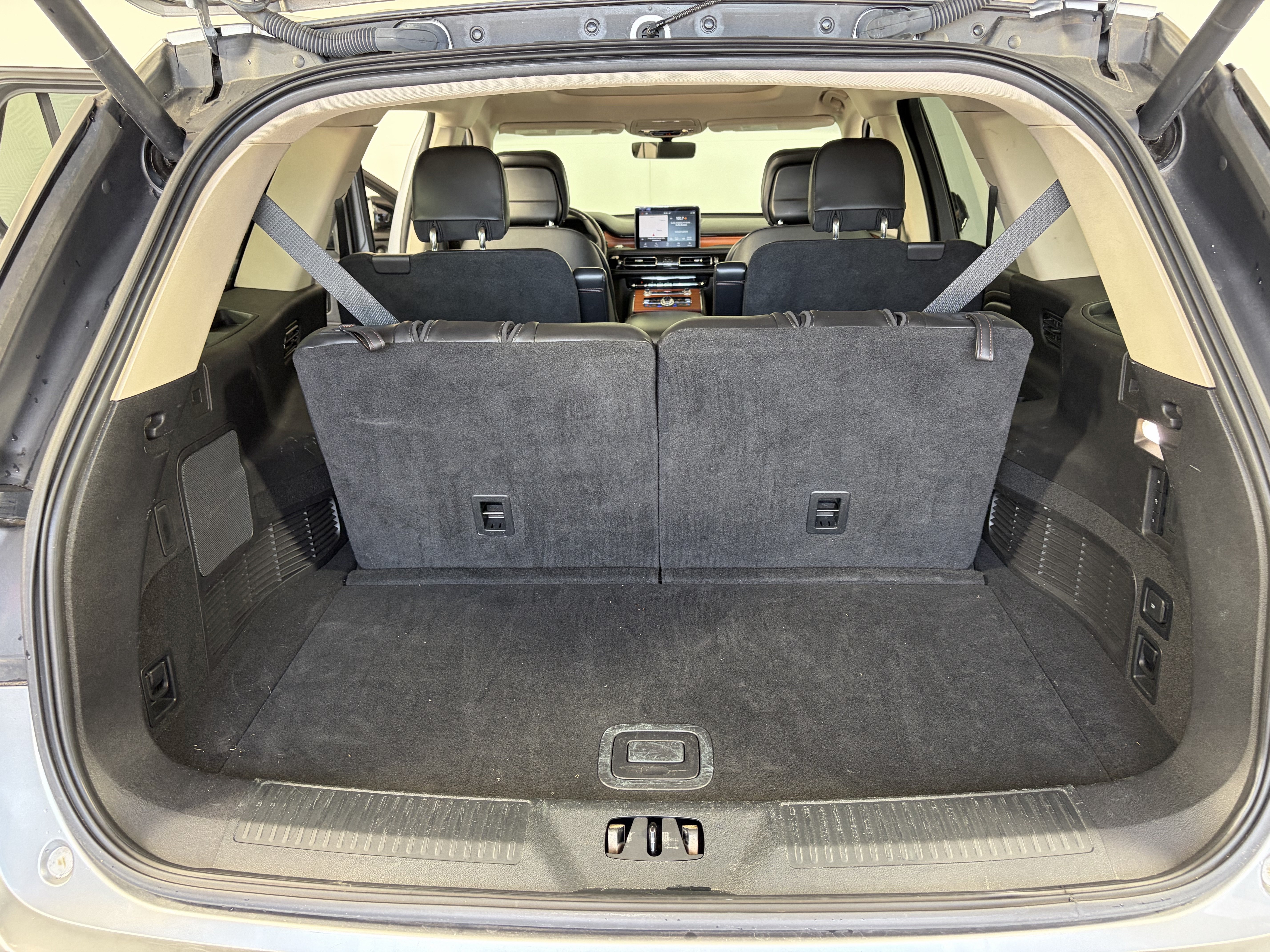 Used 2020 Lincoln Aviator Grand Touring w/ Elements Package Plus AWD/4WD image 16