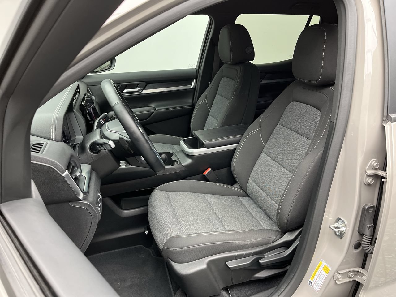 Certified 2025 GMC Terrain Elevation w/ Technology Package II AWD/4WD image 9