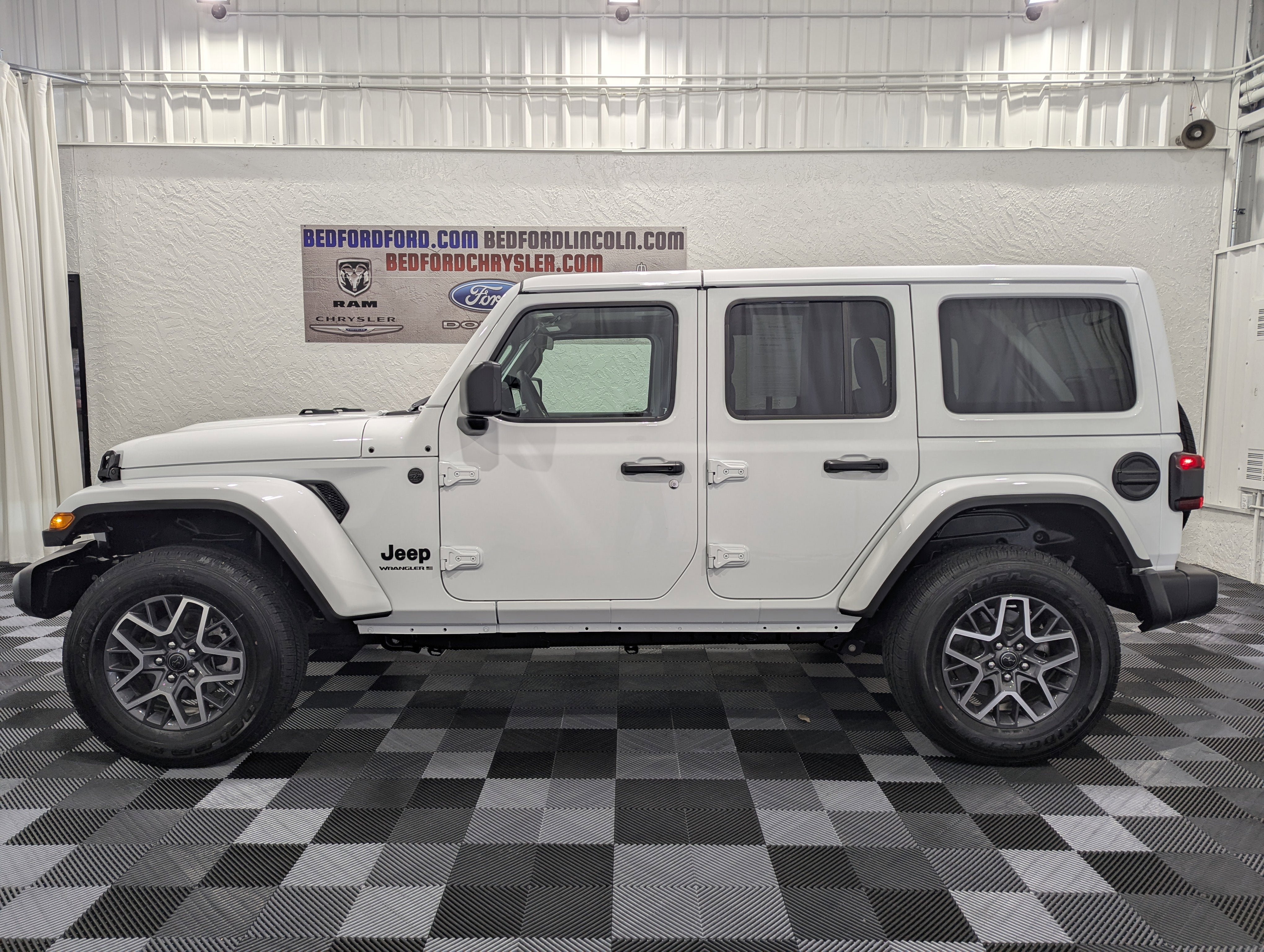 Used 2026 Jeep Wrangler Unlimited Sahara image 2