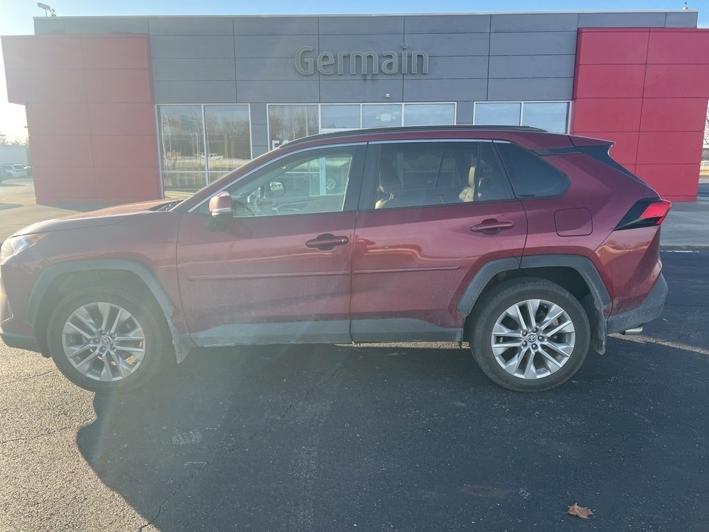 Used 2021 Toyota RAV4 XLE Premium image 10