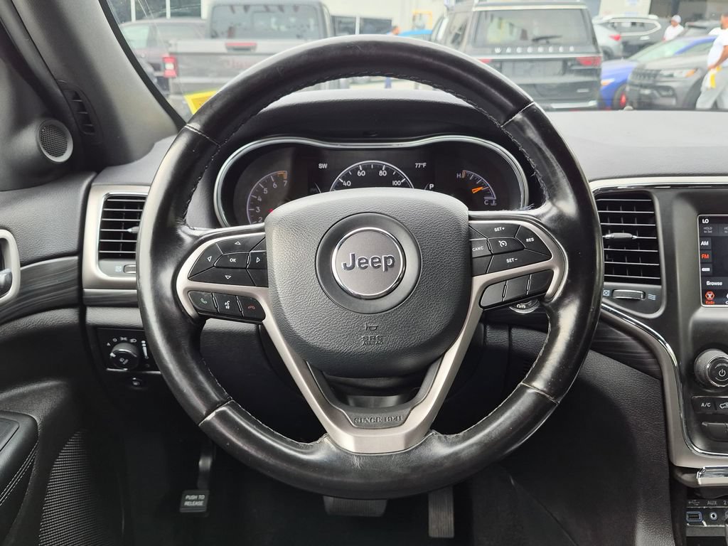 Used 2020 Jeep Grand Cherokee Laredo AWD/4WD image 13