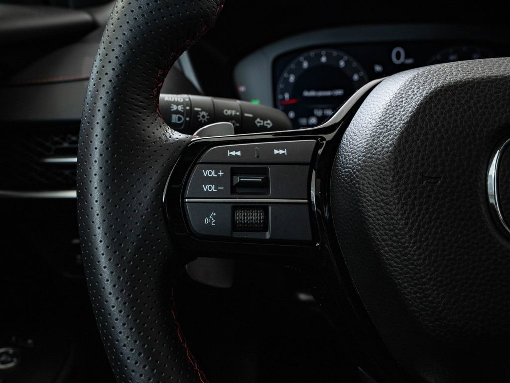 Certified 2025 Acura ADX A-Spec image 28