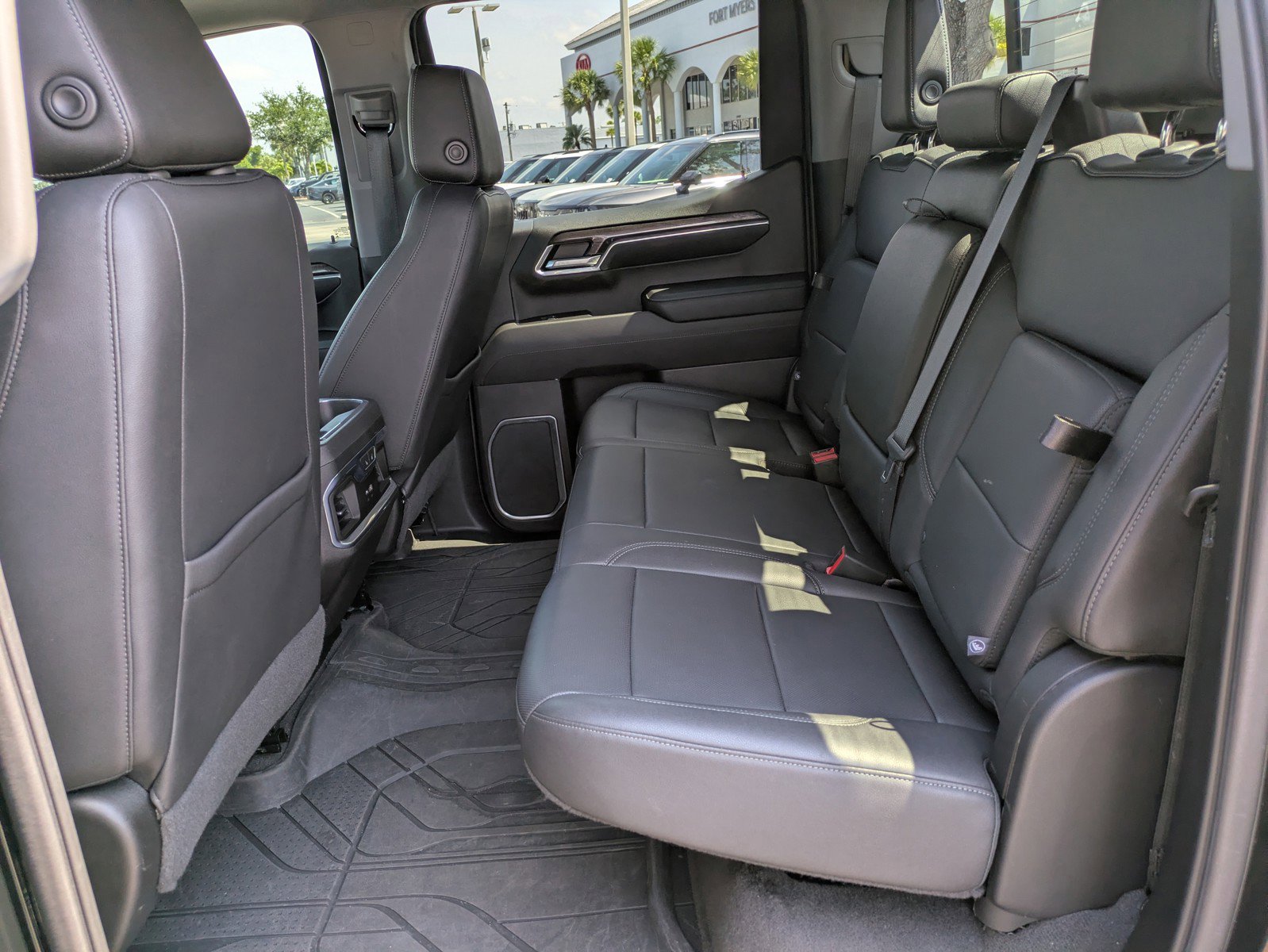 Used 2022 Chevrolet Silverado 1500 LTZ w/ Technology Package AWD/4WD image 11