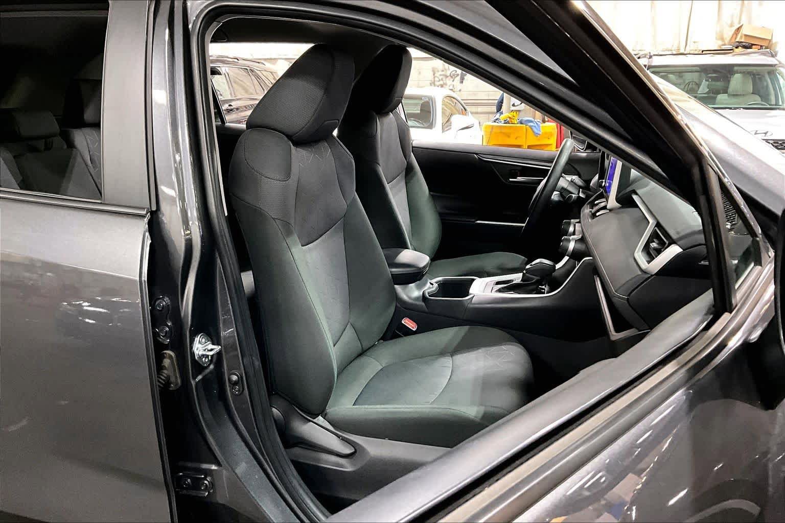 Used 2025 Toyota RAV4 XLE AWD/4WD image 9