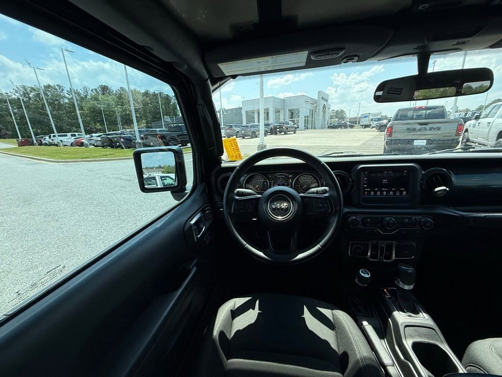 Used 2022 Jeep Gladiator Sport AWD/4WD image 13