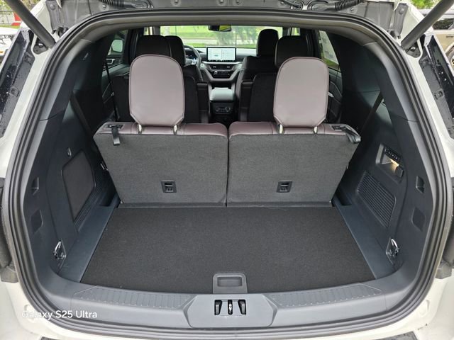 New 2026 Ford Explorer Platinum image 33