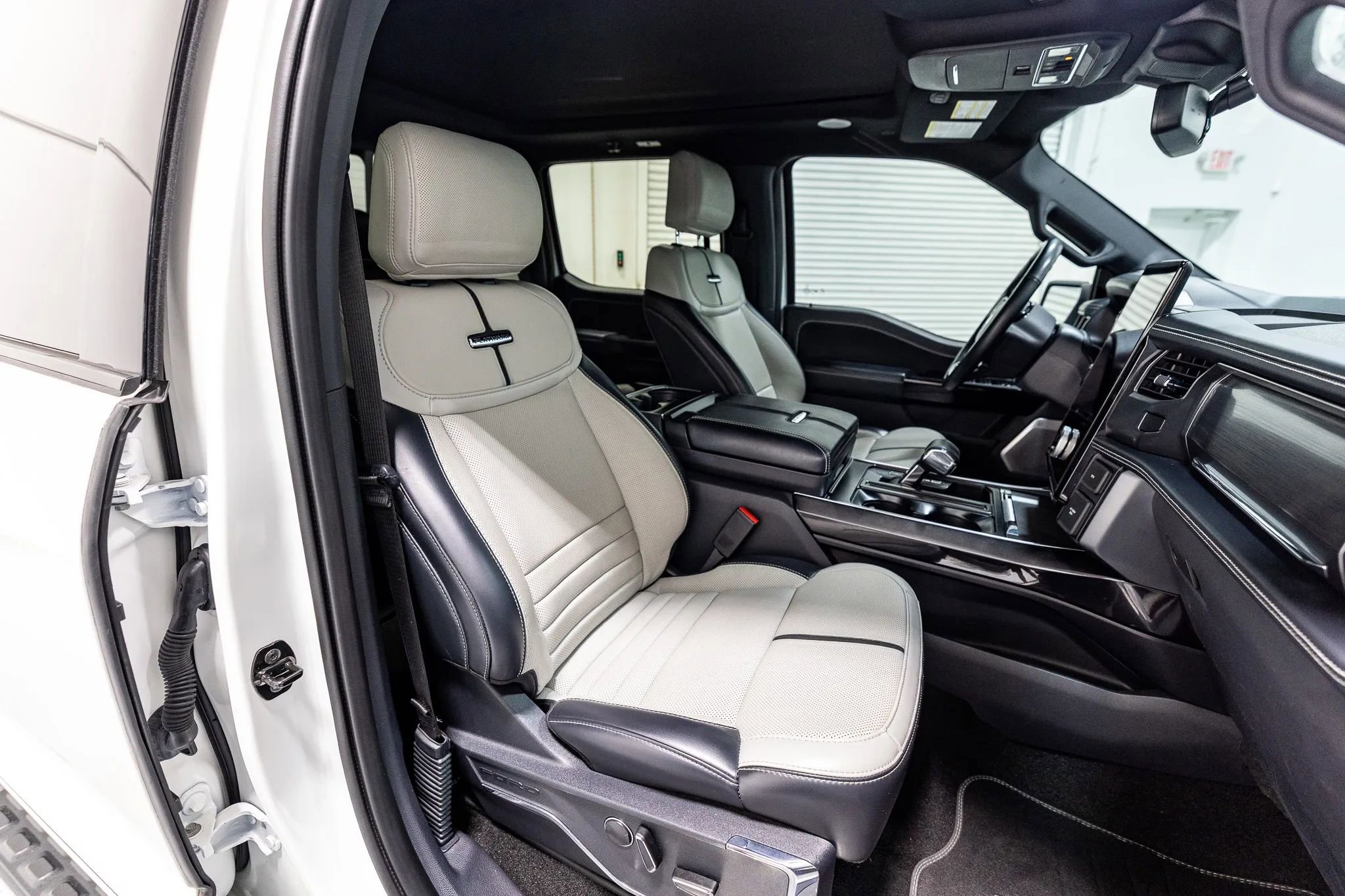 Used 2023 Ford F150 Lightning Platinum AWD/4WD image 38