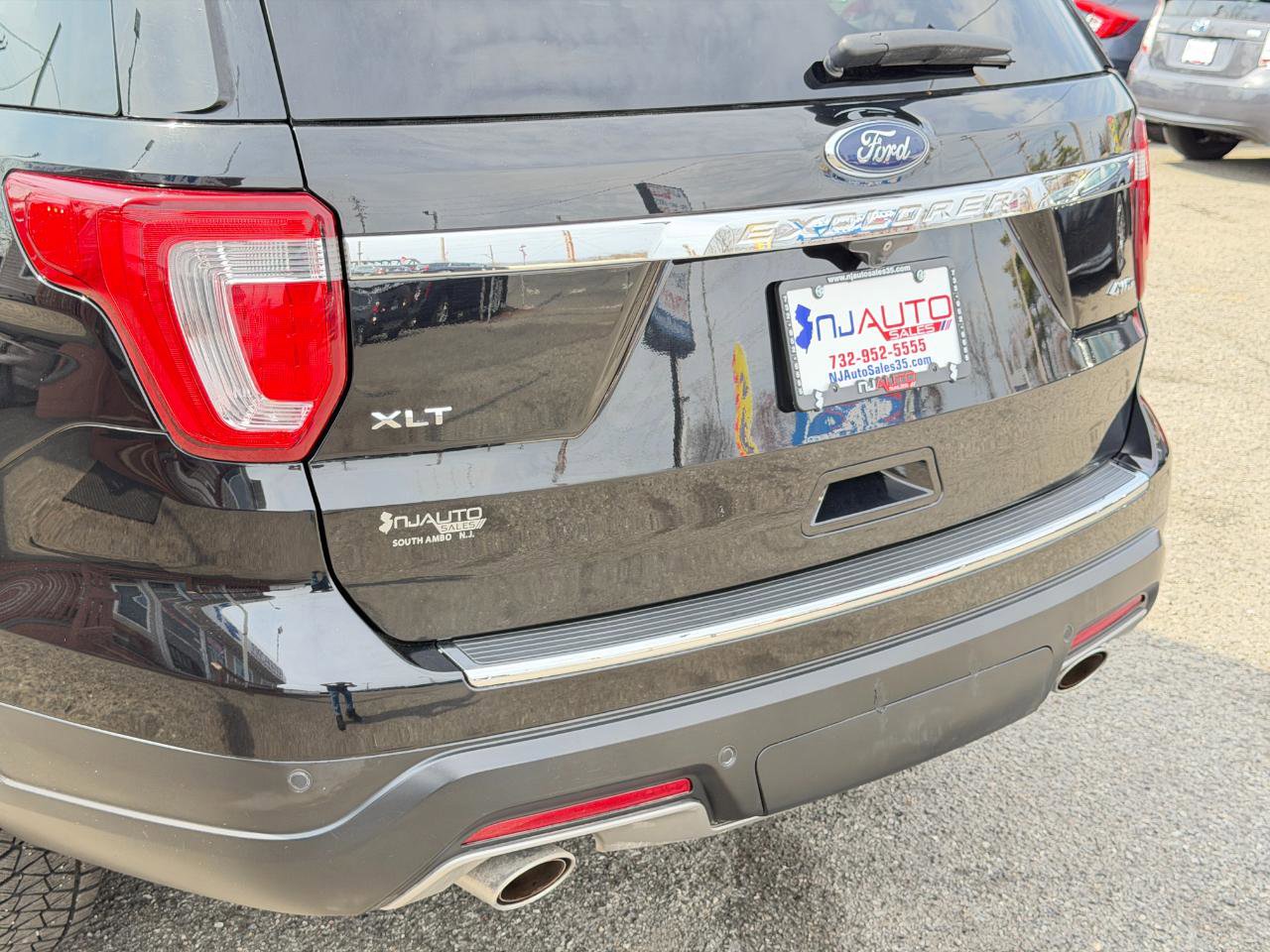 Used 2018 Ford Explorer XLT w/ Equipment Group 202A AWD/4WD image 88
