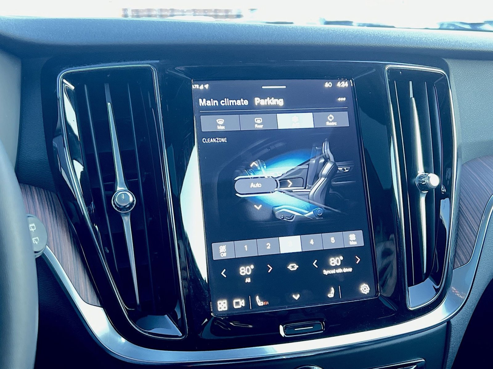 Certified 2024 Volvo V60 B5 Cross Country Plus image 21