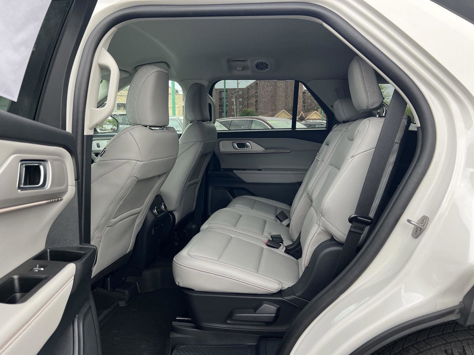 Used 2025 Ford Explorer Active w/ Active Comfort Package AWD/4WD image 39