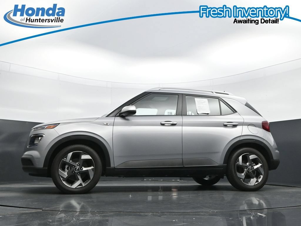Used 2025 Hyundai Venue SEL FWD image 30