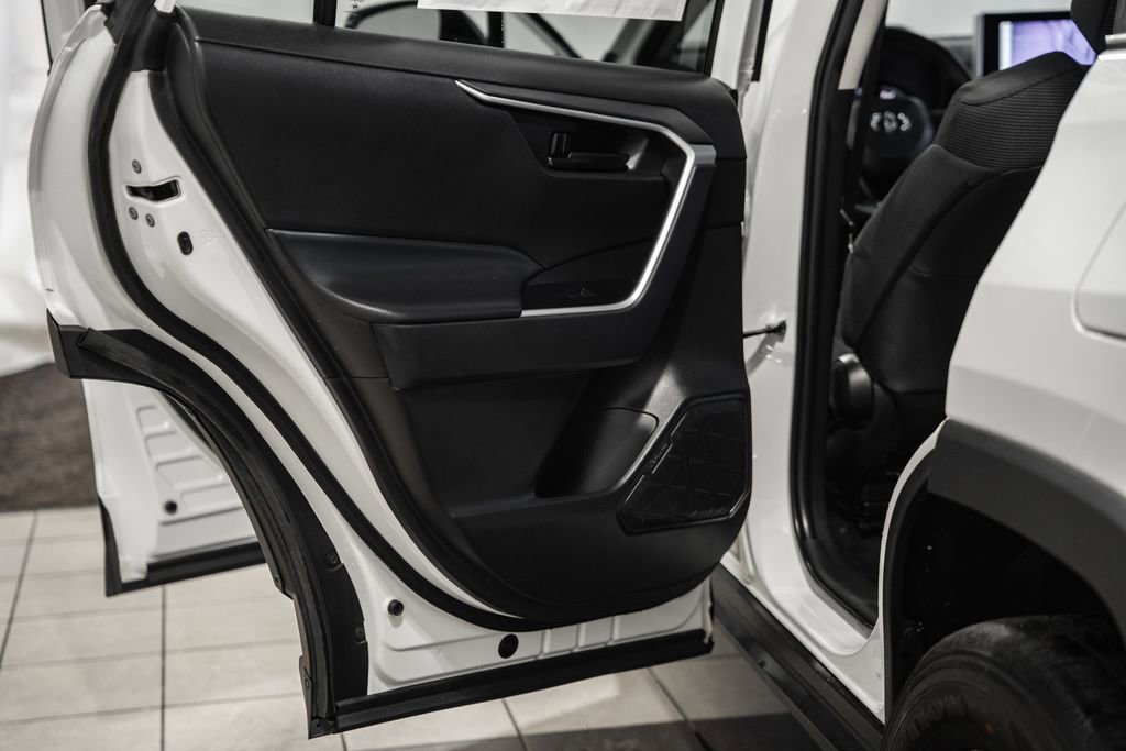 Used 2024 Toyota RAV4 LE image 33