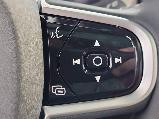 New 2026 Volvo XC90 B6 Plus w/ Protection Package Premier image 32