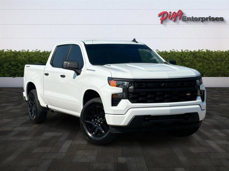 Used 2025 Chevrolet Silverado 1500 Custom image 2