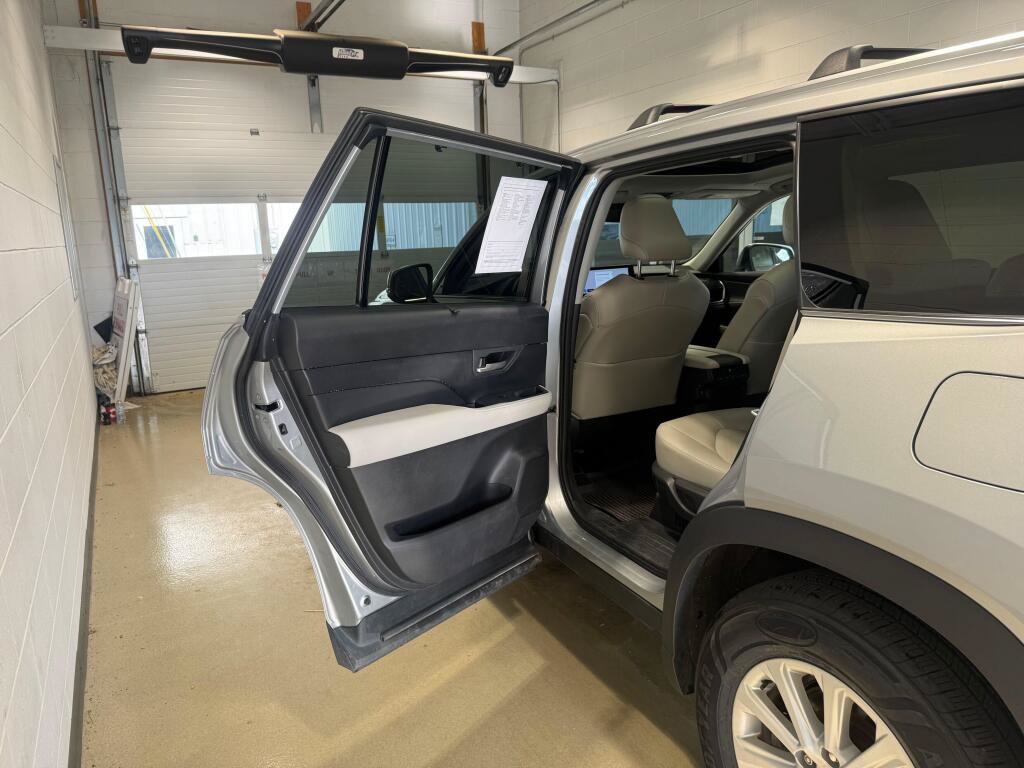 Used 2025 Toyota Grand Highlander AWD Hybrid image 16