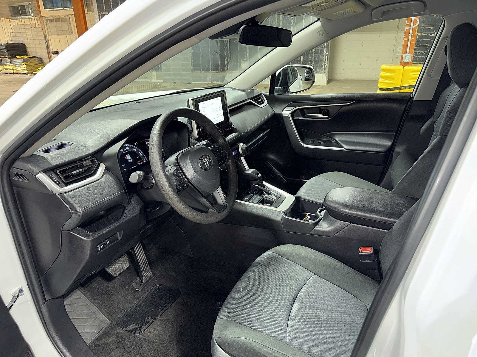 Used 2025 Toyota RAV4 XLE AWD/4WD image 28