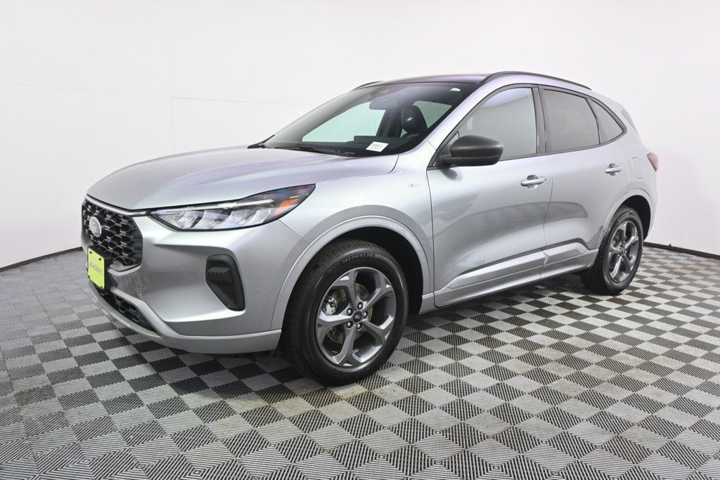 Used 2024 Ford Escape ST-Line w/ Tech Pack #1 AWD/4WD image 2